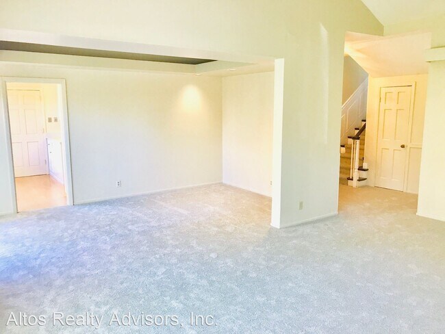 Building Photo - 3 br, 3 bath House - 8 Versailles Street
