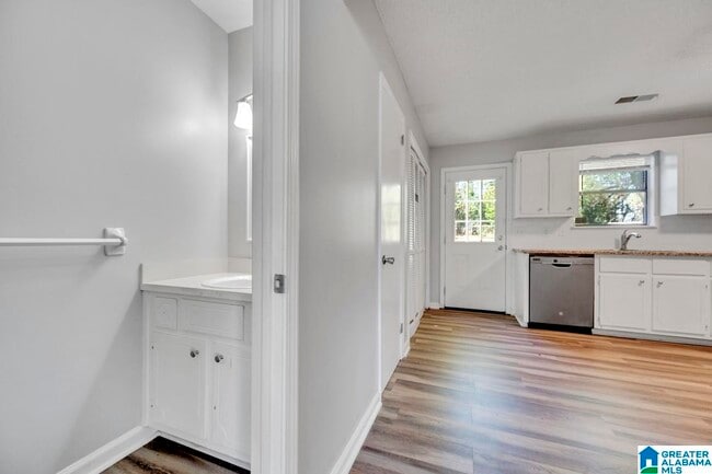 Foto del edificio - 5530 St James St