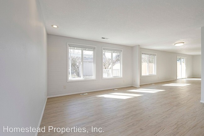 Foto del edificio - 3 br, 2 bath House - 5576 SE Sierra St