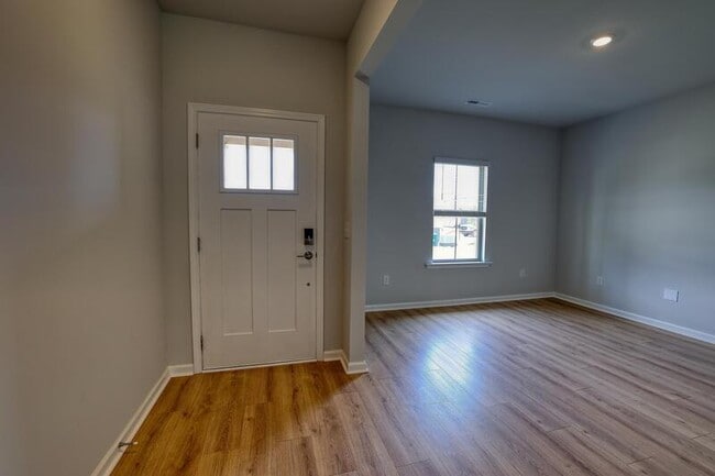 Building Photo - 14440 Mountain Strm Dr
