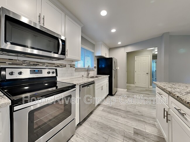 Foto del edificio - 3228 Somerset Rd
