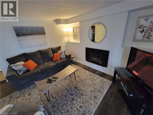 Photo du bâtiment - 290 Fairway Rd N
