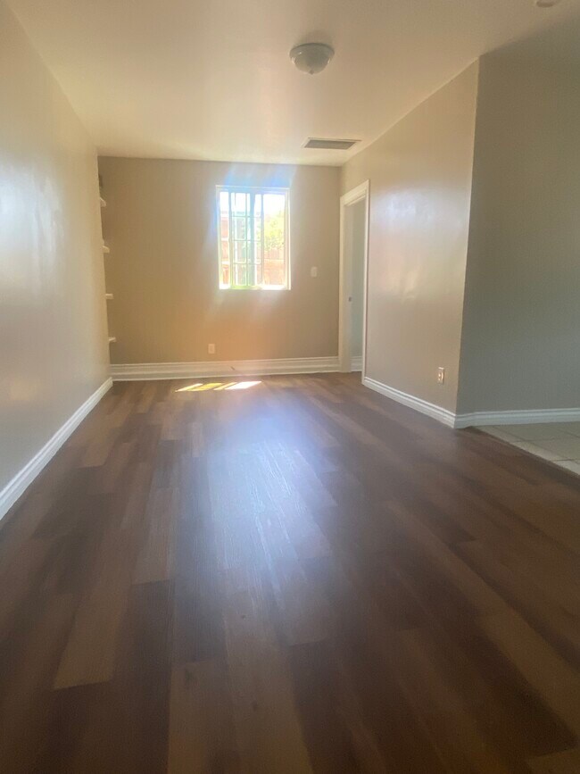 Foto del edificio - 834 W 106th St