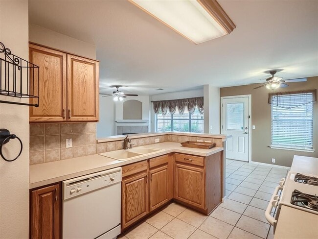 Building Photo - 215 Spruce Dr