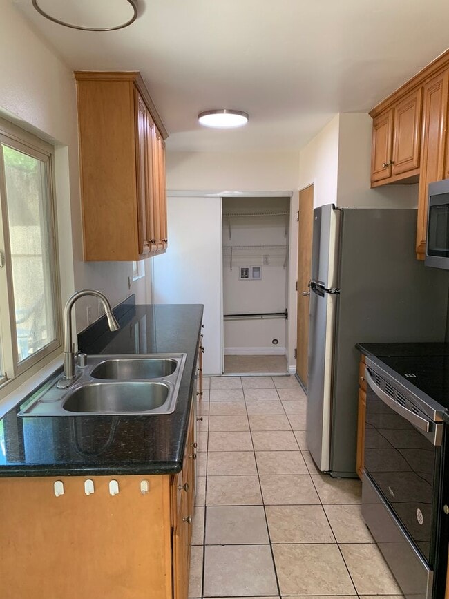 Building Photo - Charming Two-Story Home in Vista with Spac...