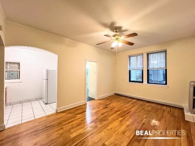 Foto del edificio - 0 bedroom in CHICAGO IL 60625