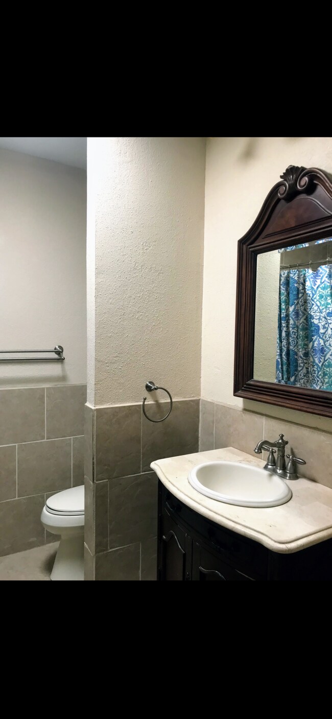 Front bath - 5030 Alabama