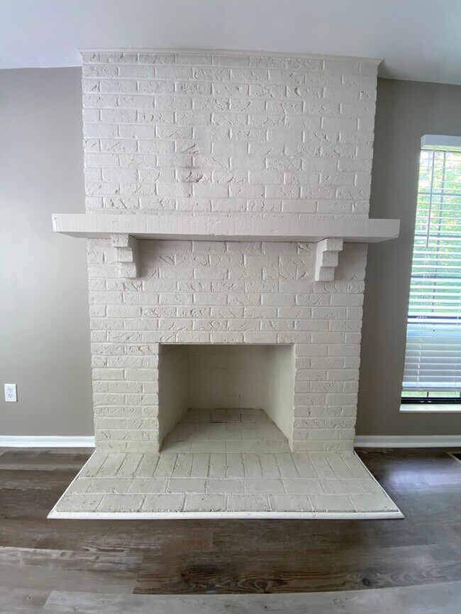 Foto del edificio - 5217 Brandy Oaks Ln