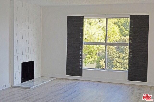 Gigantic Living Room - 10961 Rose Ave