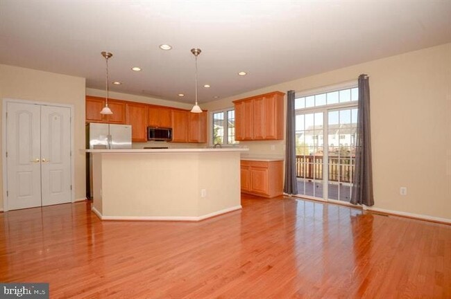 Building Photo - 4604 Carisbrooke Ln