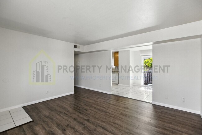 Building Photo - 15th Ave_4Plex
