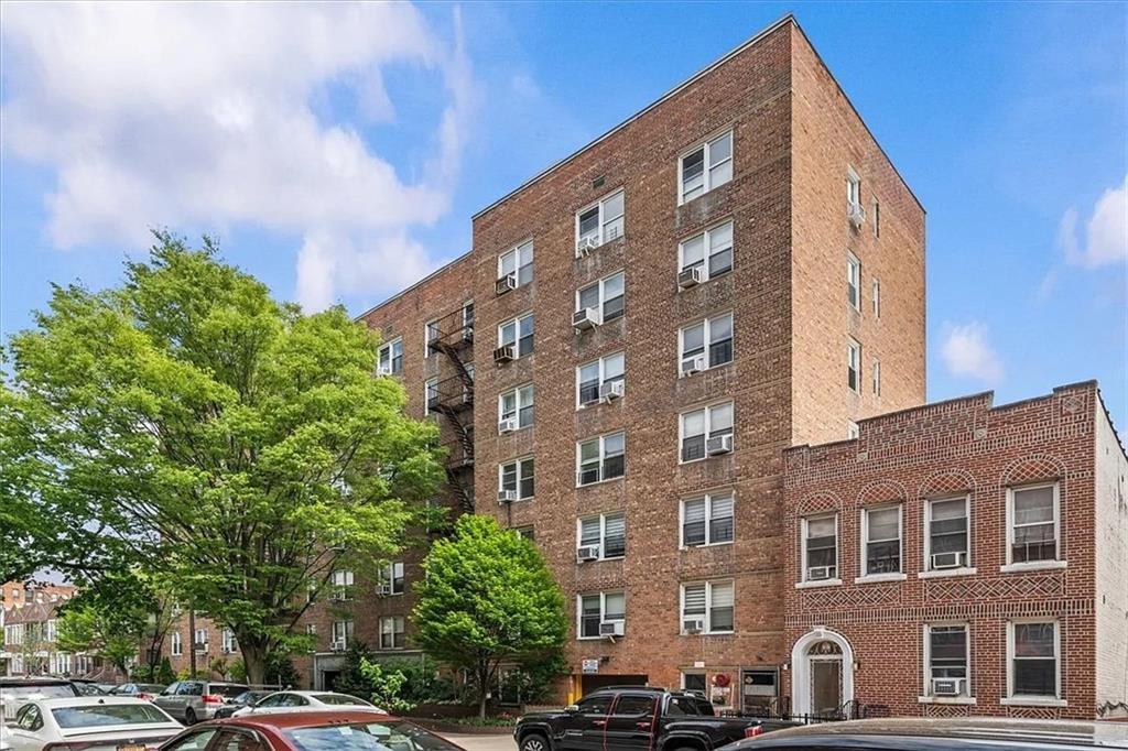 Foto principal - 759 E 10th St