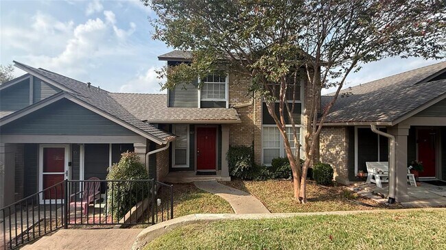 Foto del edificio - 1015 E Yager Ln