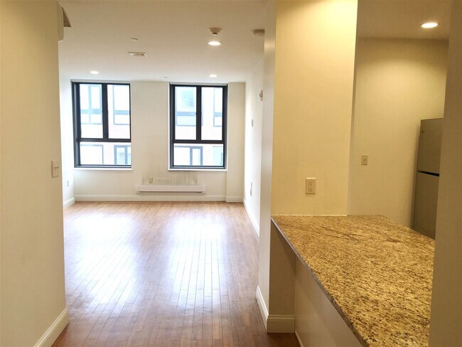 Building Photo - 875 Elm St