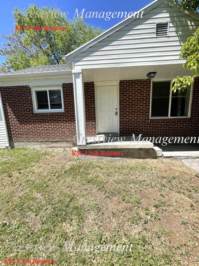 Building Photo - 452 E Lambourne Ave