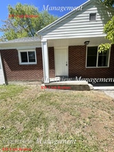 Building Photo - 452 E Lambourne Ave