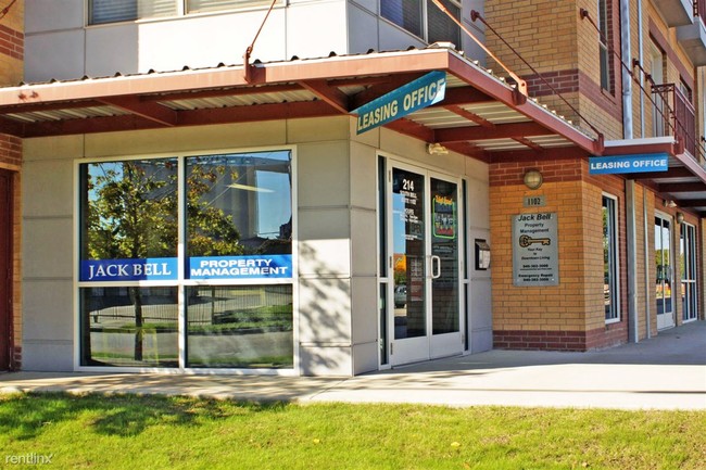 Building Photo - 214 S Bell Ave