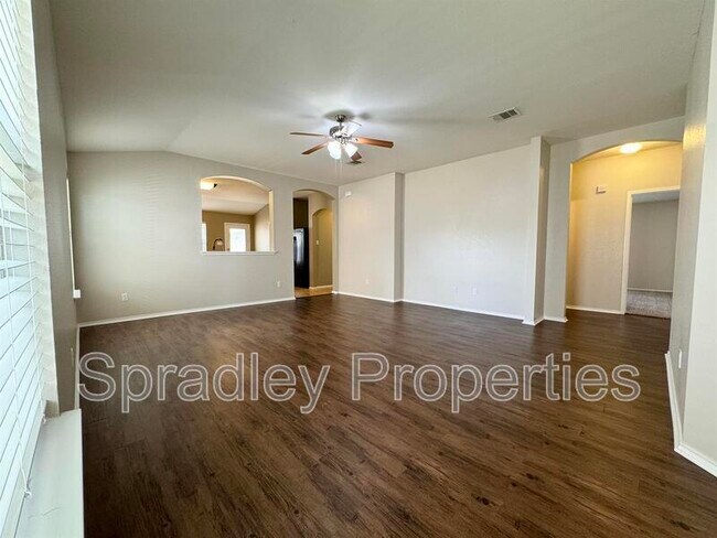 Building Photo - 724 Starlight Dr