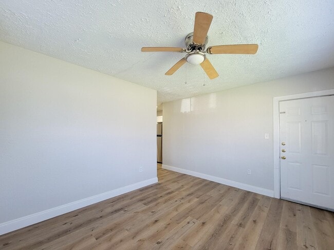 Foto del edificio - 711 Ave A Ave