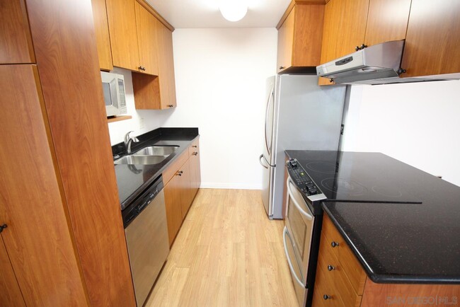 Foto del edificio - 9574 Carroll Canyon Rd