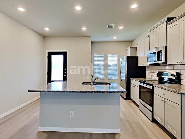 Building Photo - 2712 Iberia Ct