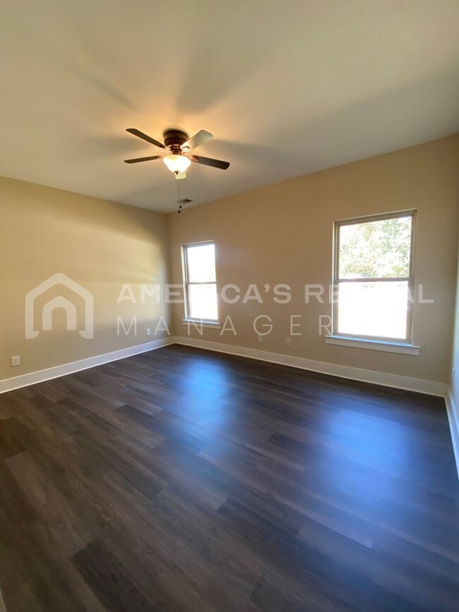 Building Photo - 102 Appaloosa Wy