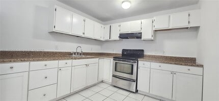 Building Photo - 33 NE 12th Ave Building Photo - 33 NE 12th Ave