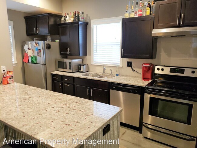 Building Photo - 4 br, 4.5 bath House - 910 Osage St. B
