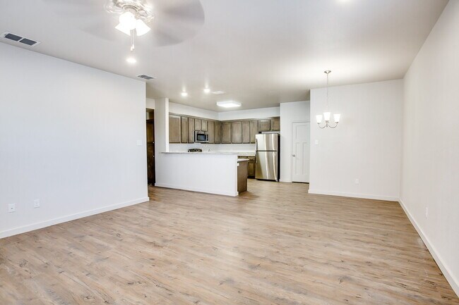 Foto del edificio - Cooper Schools/ Southwest Corridor/New Construction