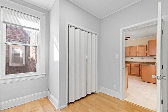 Building Photo - 44 E 18th St