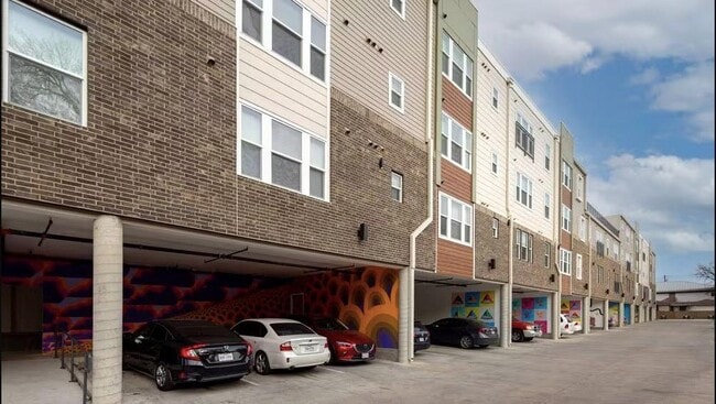 Foto del edificio - 4611 N Interstate 35 Frontage Rd
