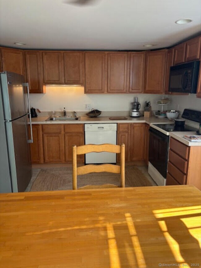 Foto del edificio - 69 Waterside Ln