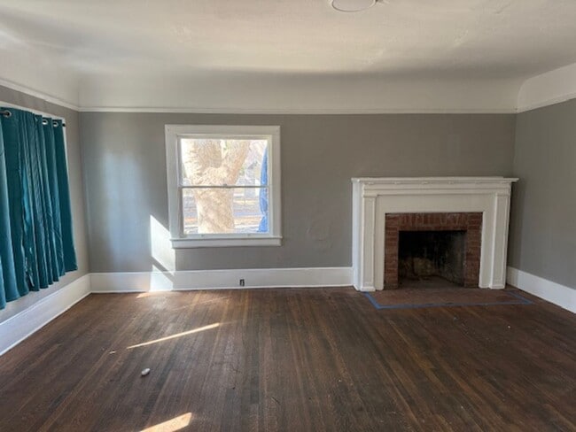 Building Photo - Large home for your organization