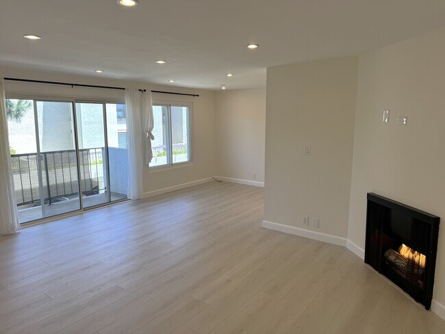 Foto del edificio - 8163 Redlands St