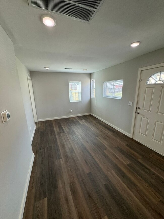 Building Photo - 278 Hosack St