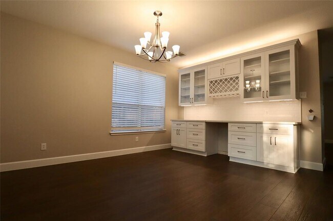 Building Photo - 543 Small Cedar Dr
