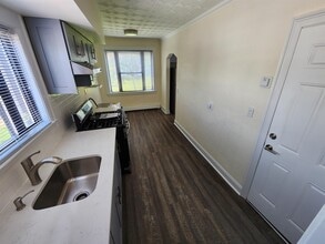 Building Photo - 432 Broad Ave