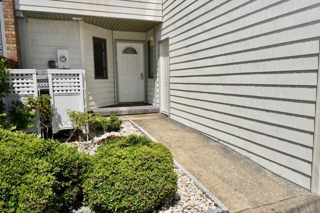 Building Photo - 2407 Whaler Ct
