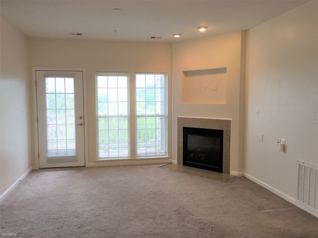 Building Photo - 3 br, 2 bath  - 7270 Darby Downs Unit K