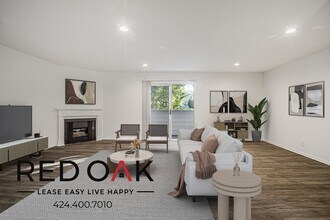 Building Photo - 13444 Moorpark St