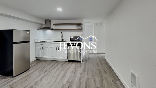 Foto del edificio - 630 N Skyline Dr