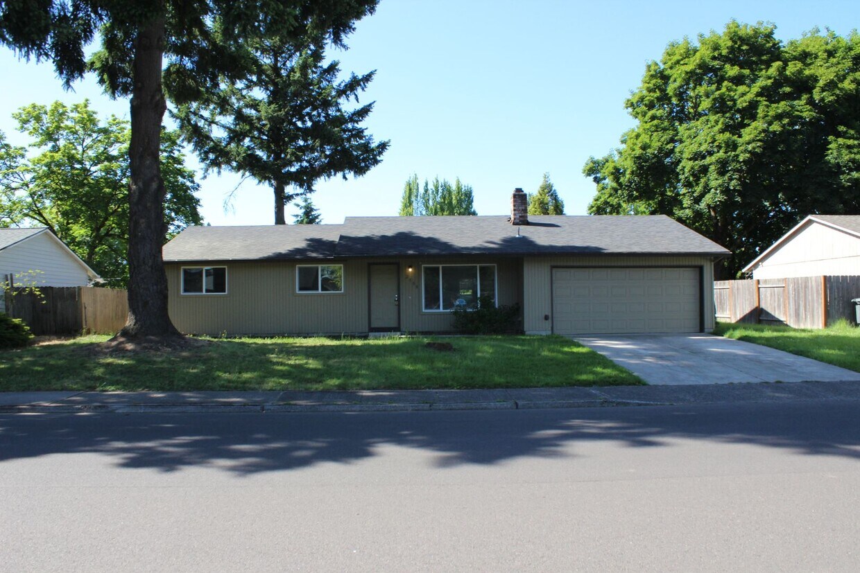 Foto principal - 2588 NE Grant St