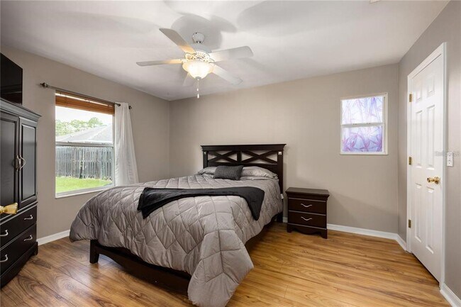Building Photo - 1608 NE 45th Pl
