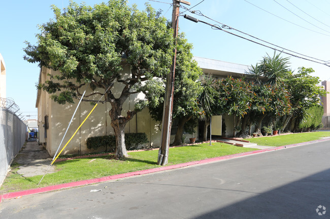 Building Photo - 3730 Dufresne Court