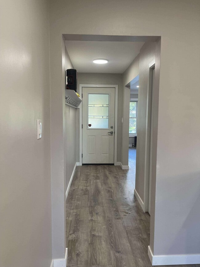 Hall way - 6 Glen Rd