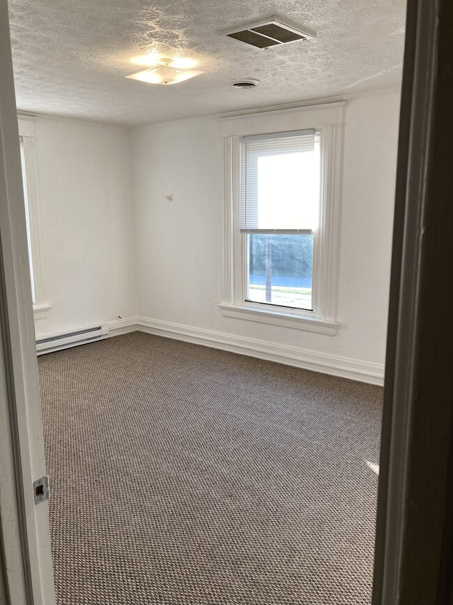 Building Photo - 1117 N B St
