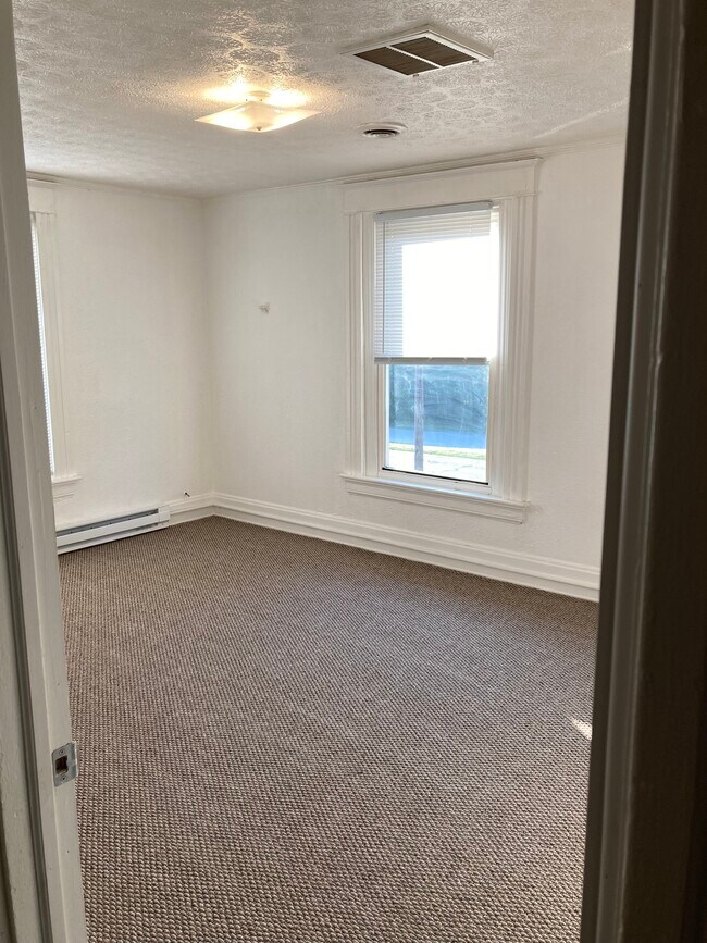 Photo - 1117 N B St Apartments