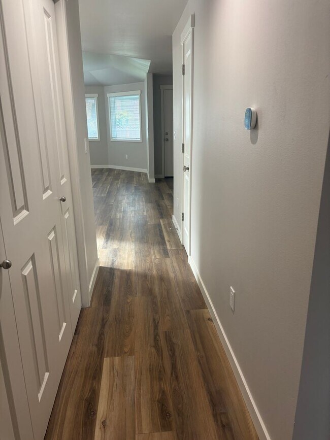 Building Photo - Beautifully Remodeled Single-Level House in North Newberg