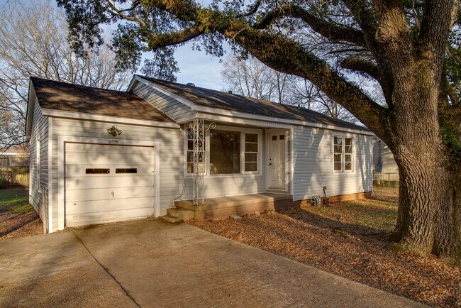 Foto del edificio - 2/1 Close to everything!!