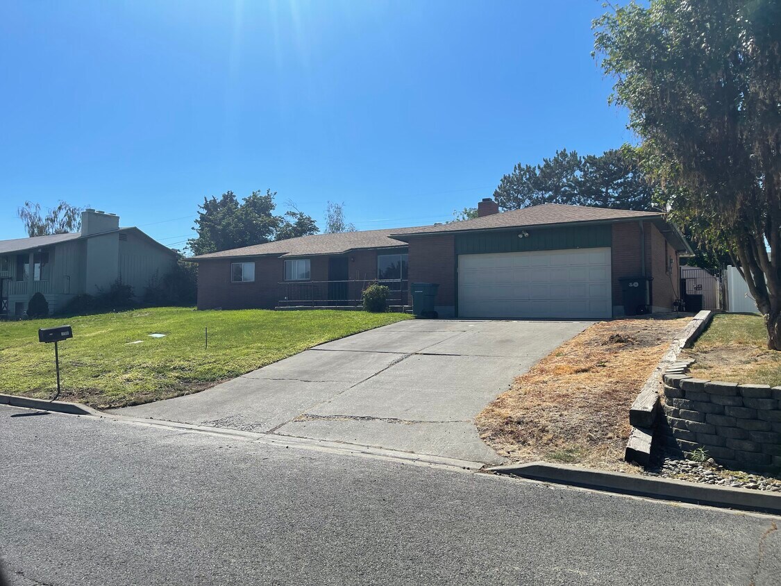 218 S 65th Ave, Yakima, WA 98908 House for Rent in Yakima, WA